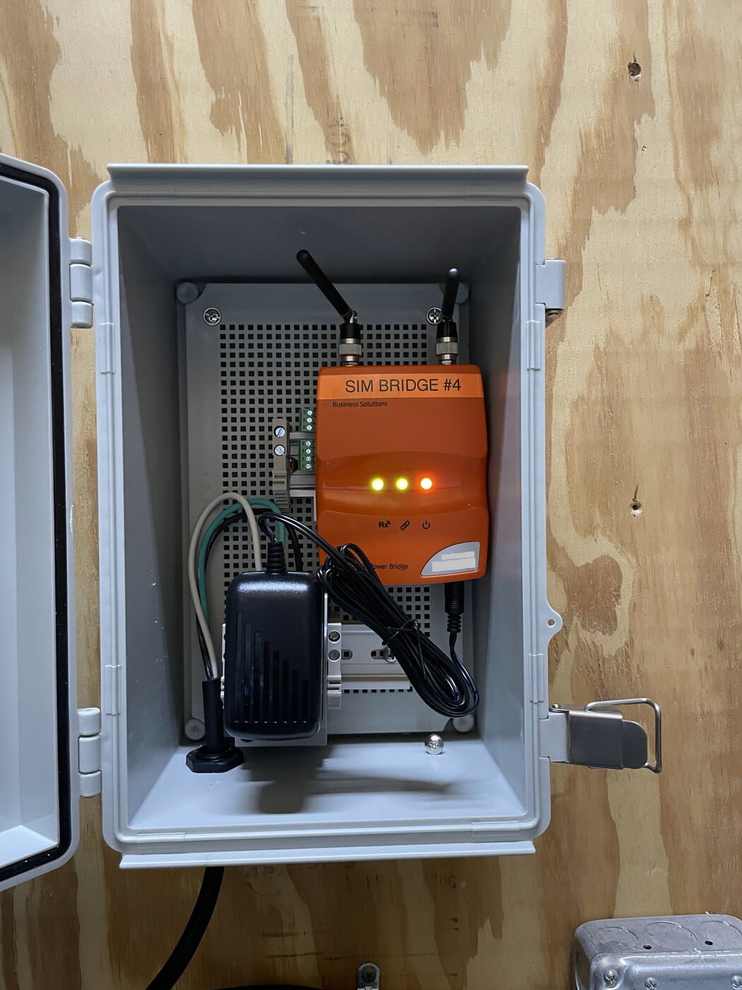 Centrica PanPower Bridge V4+ LAN / WIFI / 4G LTE w/ Panel Centrica PanPower Bridge V4+ LAN / WIFI / 4G LTE w/ Panel