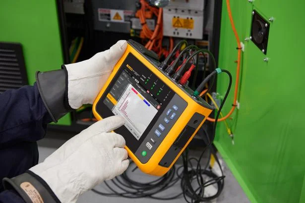 Fluke 1773 Series Three-Phase Power Quality Analyzers Fluke 1773 Series Three-Phase Power Quality Analyzers